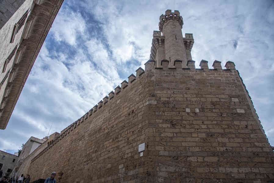 Mallorca - Palma 036 - palacio real de la Almudaina.jpg